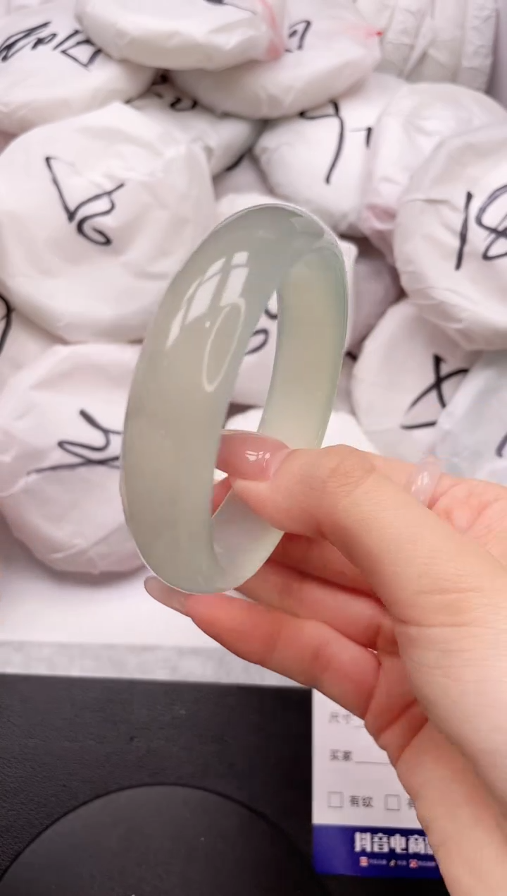 【闪购商品】石英质玉手镯未镶嵌24L138-58