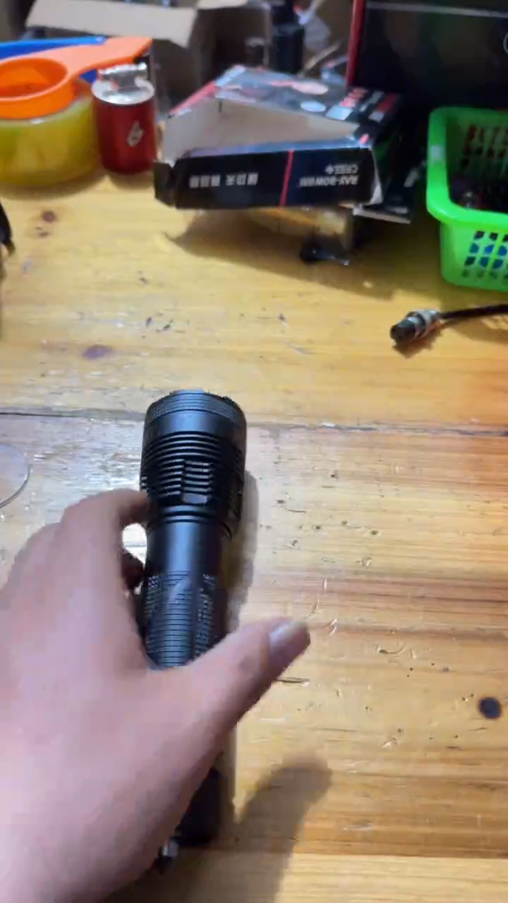 A890变焦手电白激光不带电池有瑕疵孤品