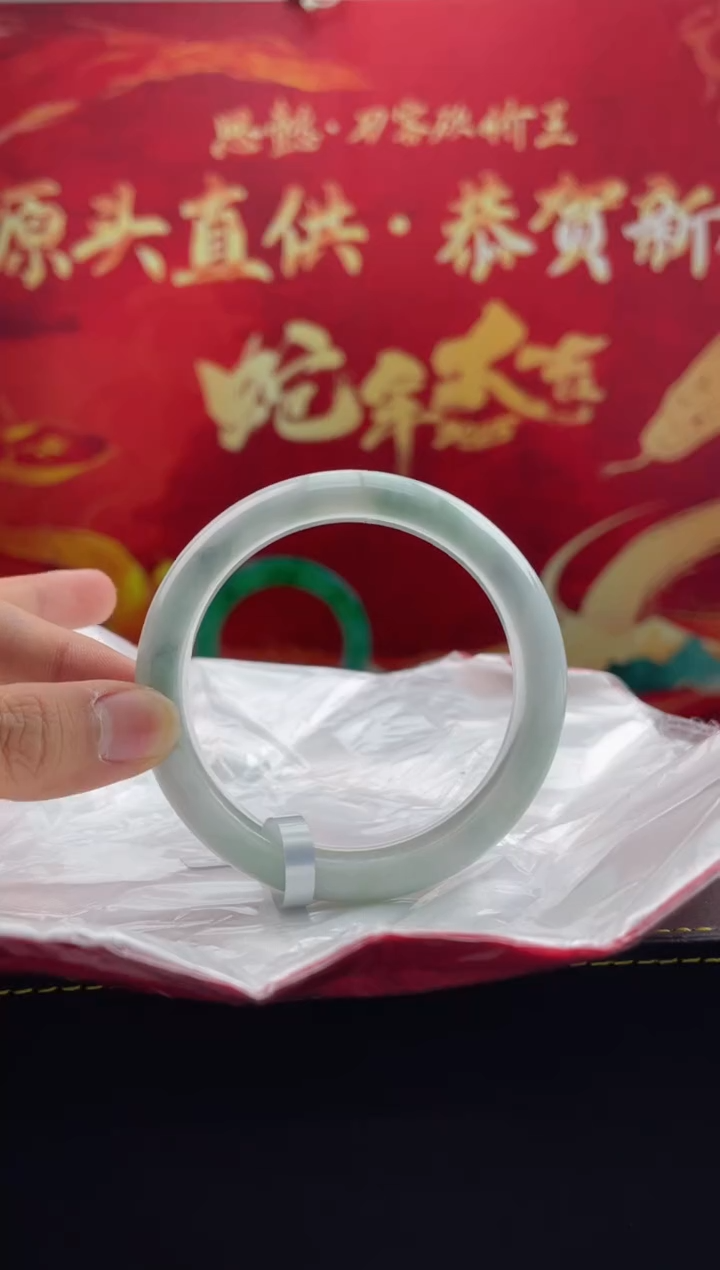 【闪购商品】翡翠手镯未镶嵌19翡翠手镯（微瑕）