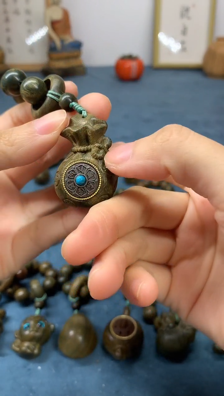 【闪购商品】维腊木（绿檀）把件赚钱袋 盘玩件