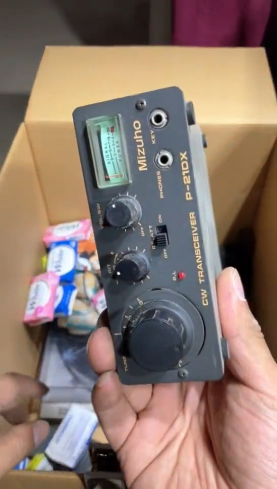 8新中古商品，瑕疵品，不保好坏。930