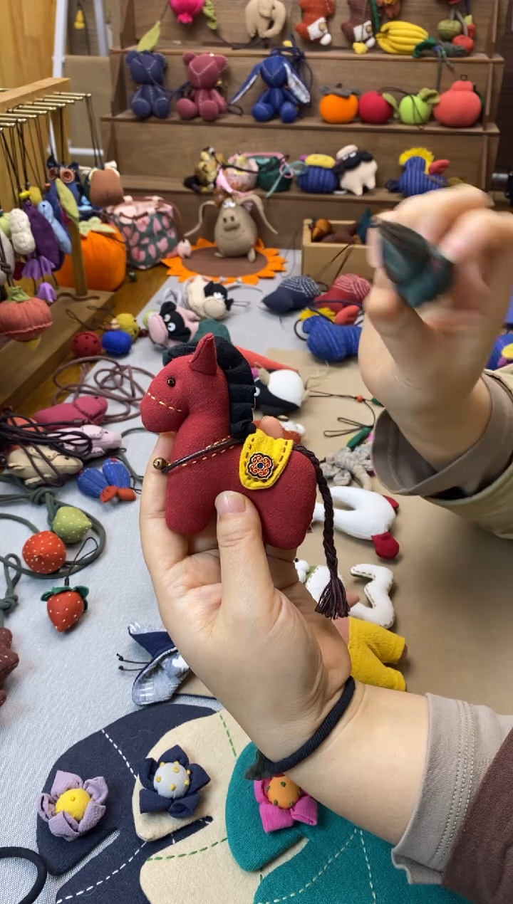 布艺小马（红马）+香云纱小葫芦