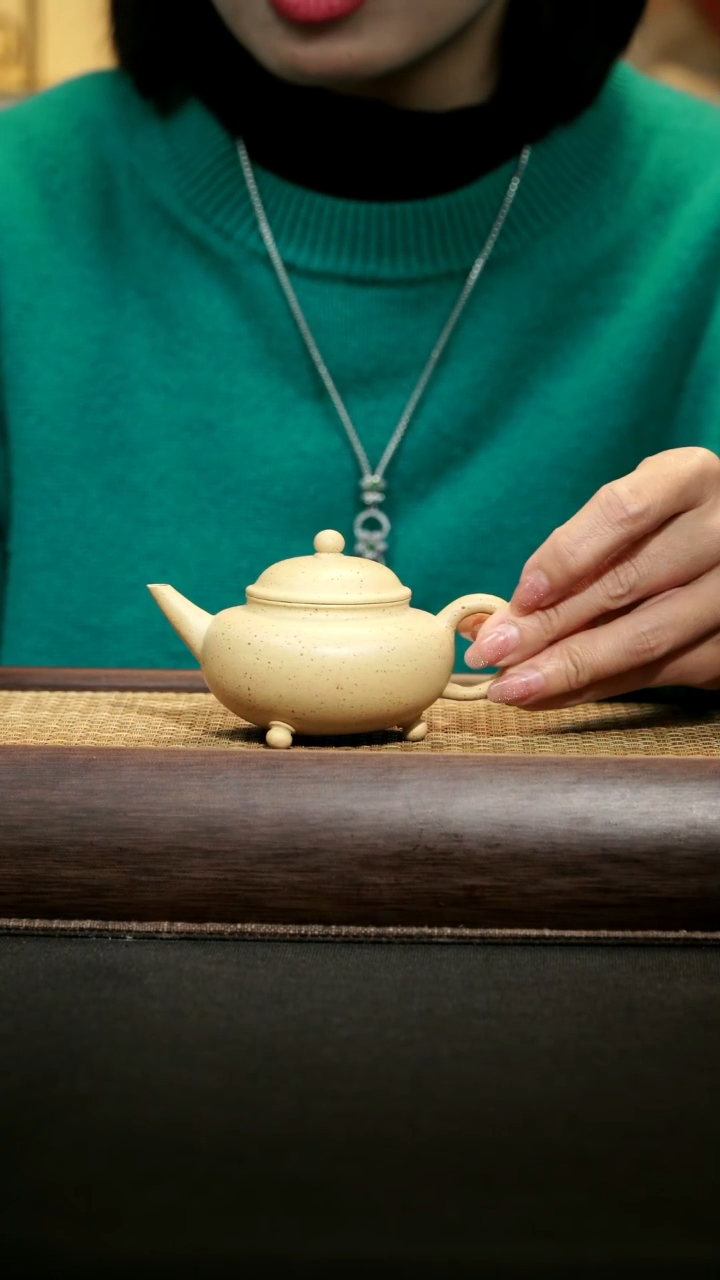 【闪购商品】紫砂茶壶三足水平-本山绿