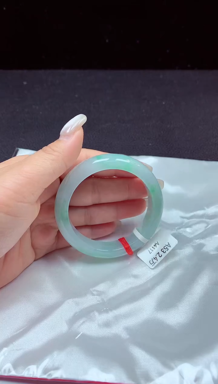 【闪购商品】翡翠手镯未镶嵌镯子53+