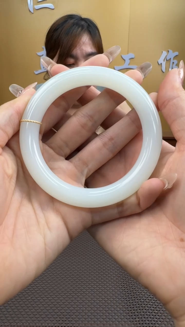 【闪购商品】和田玉手镯未镶嵌62