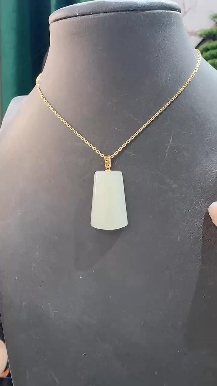 颈饰18K金镶嵌和田玉8888888888