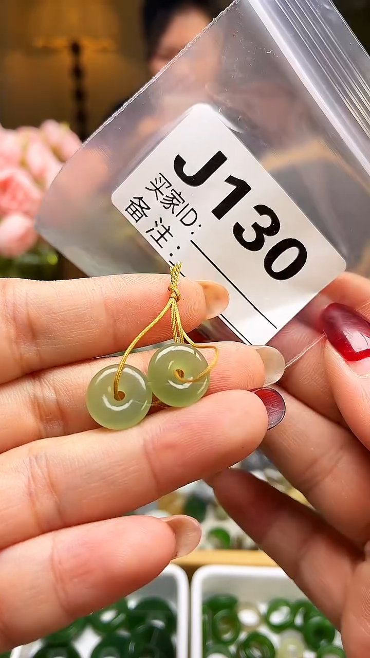 颈饰未镶嵌和田玉一对