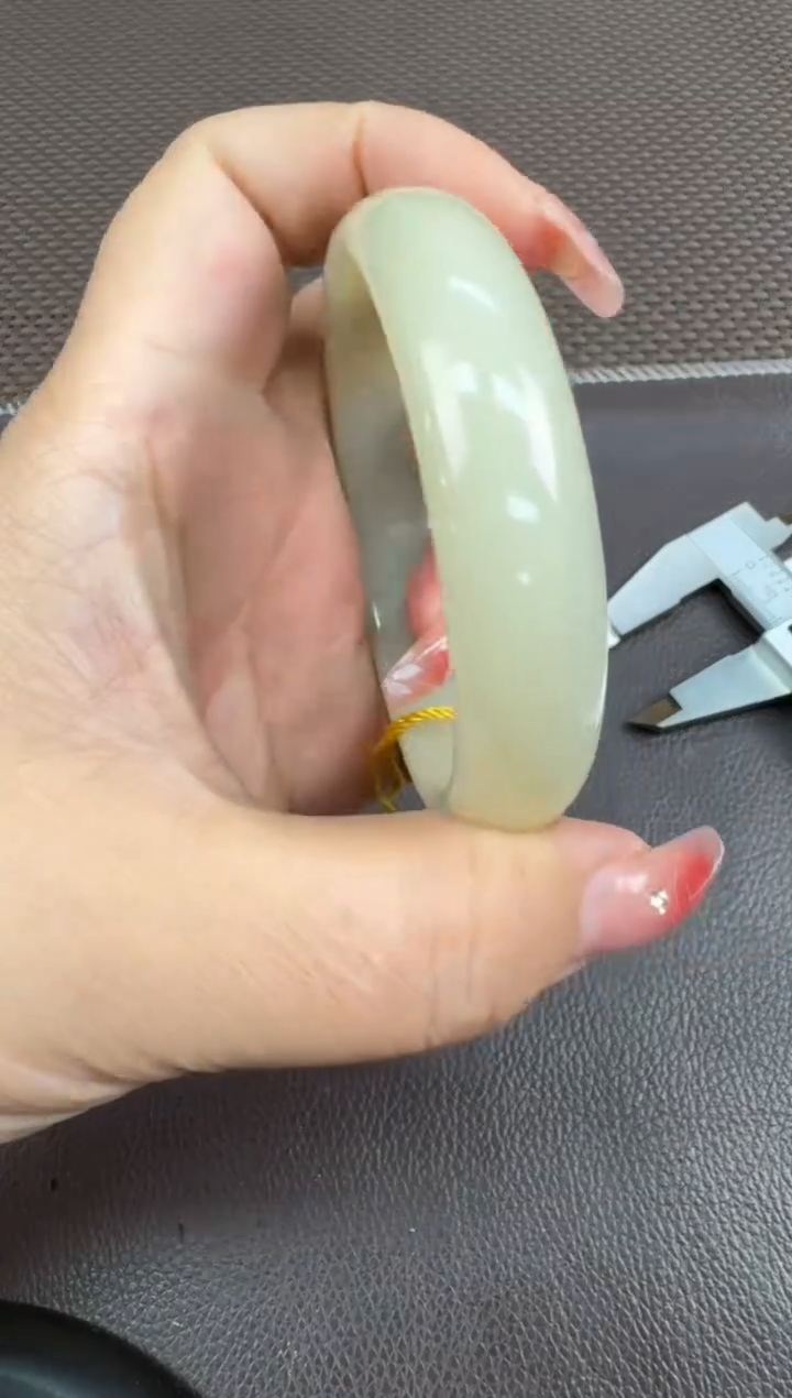 【闪购商品】和田玉手镯未镶嵌56
