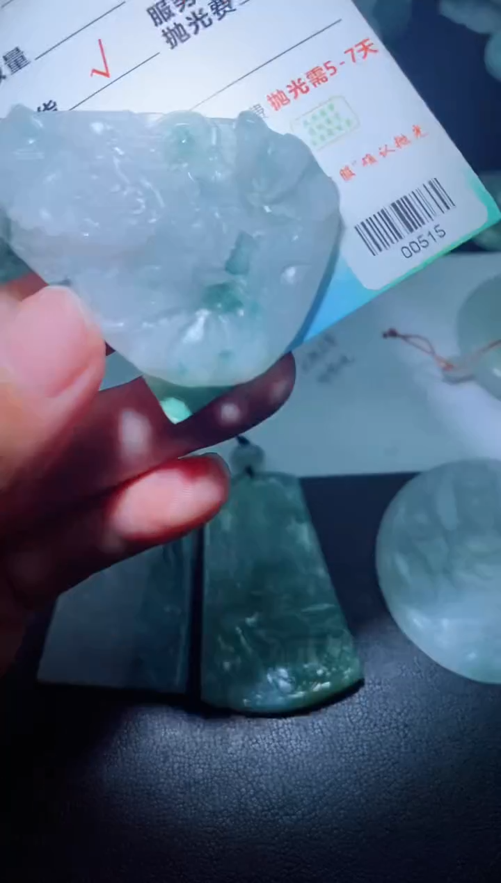 未镶嵌定制毛货定制翡翠L****。定制毛货00515