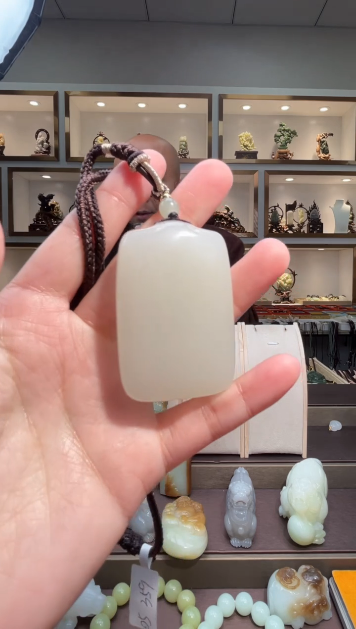 颈饰未镶嵌和田玉苏