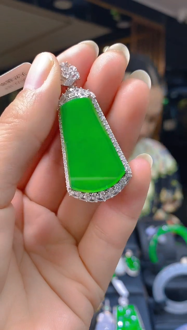 吊坠(赠链)银S925镶嵌翡翠017(多样性发货发其一)