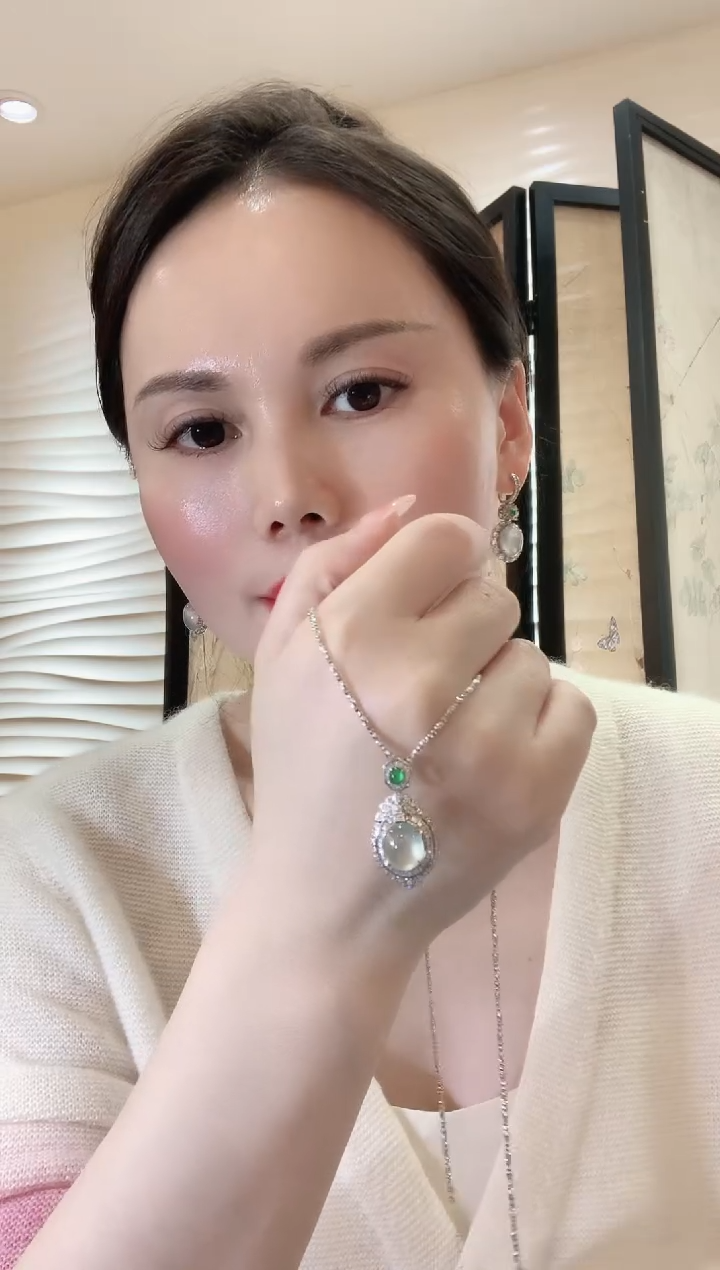 【闪购商品】翡翠吊坠(不含链)18K金镶嵌D30 