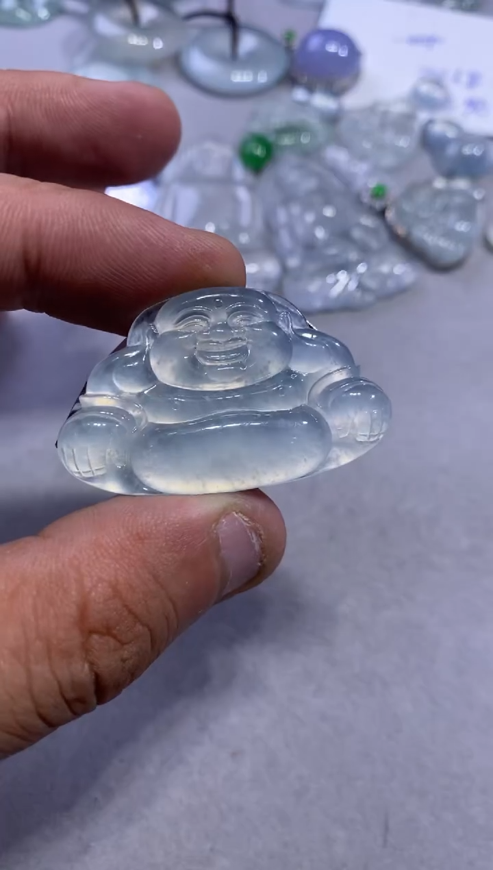 颈饰未镶嵌翡翠佛公5880  25.3  41.7  4.4