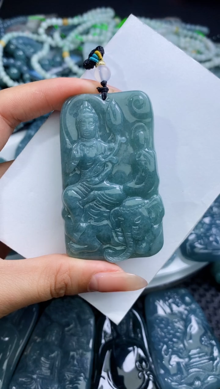 【闪购商品】翡翠颈饰未镶嵌           