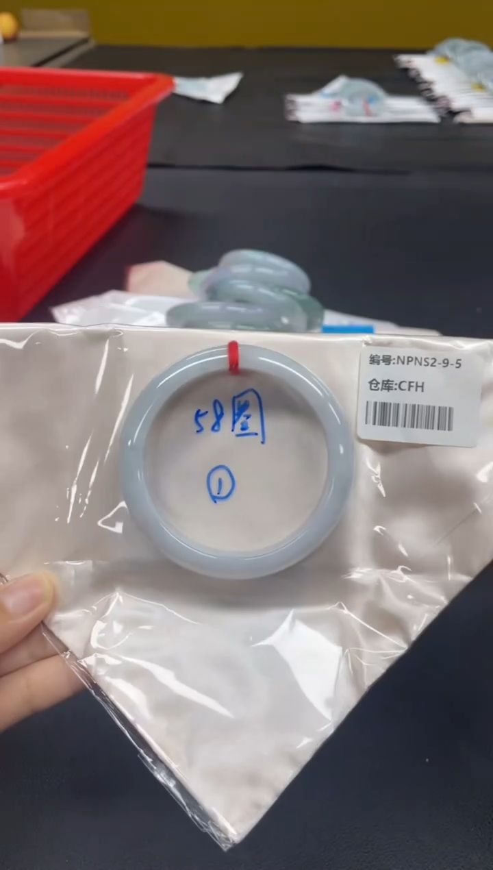 未镶嵌手镯翡翠翡翠手镯