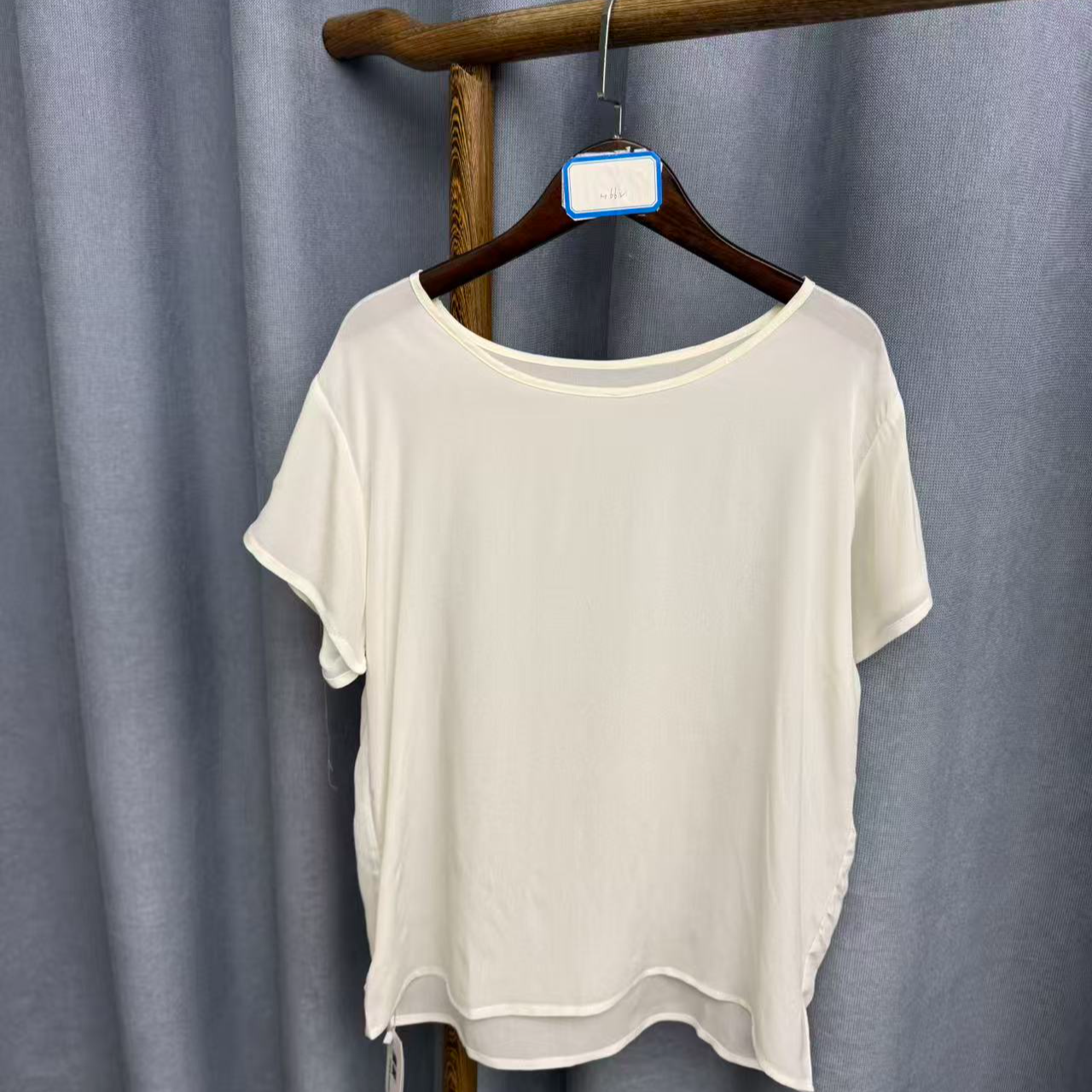 秋季新款休闲时尚圆领桑蚕丝短袖上衣女H662