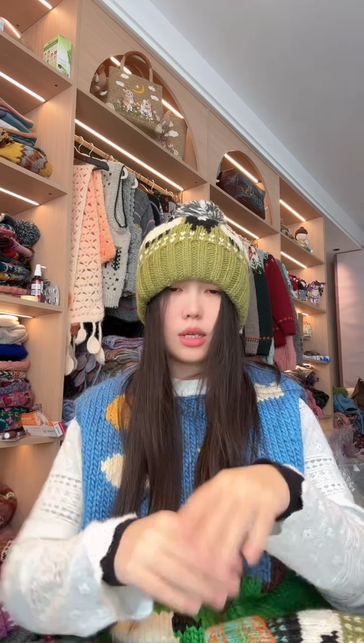 羊毛绿色小羊帽  