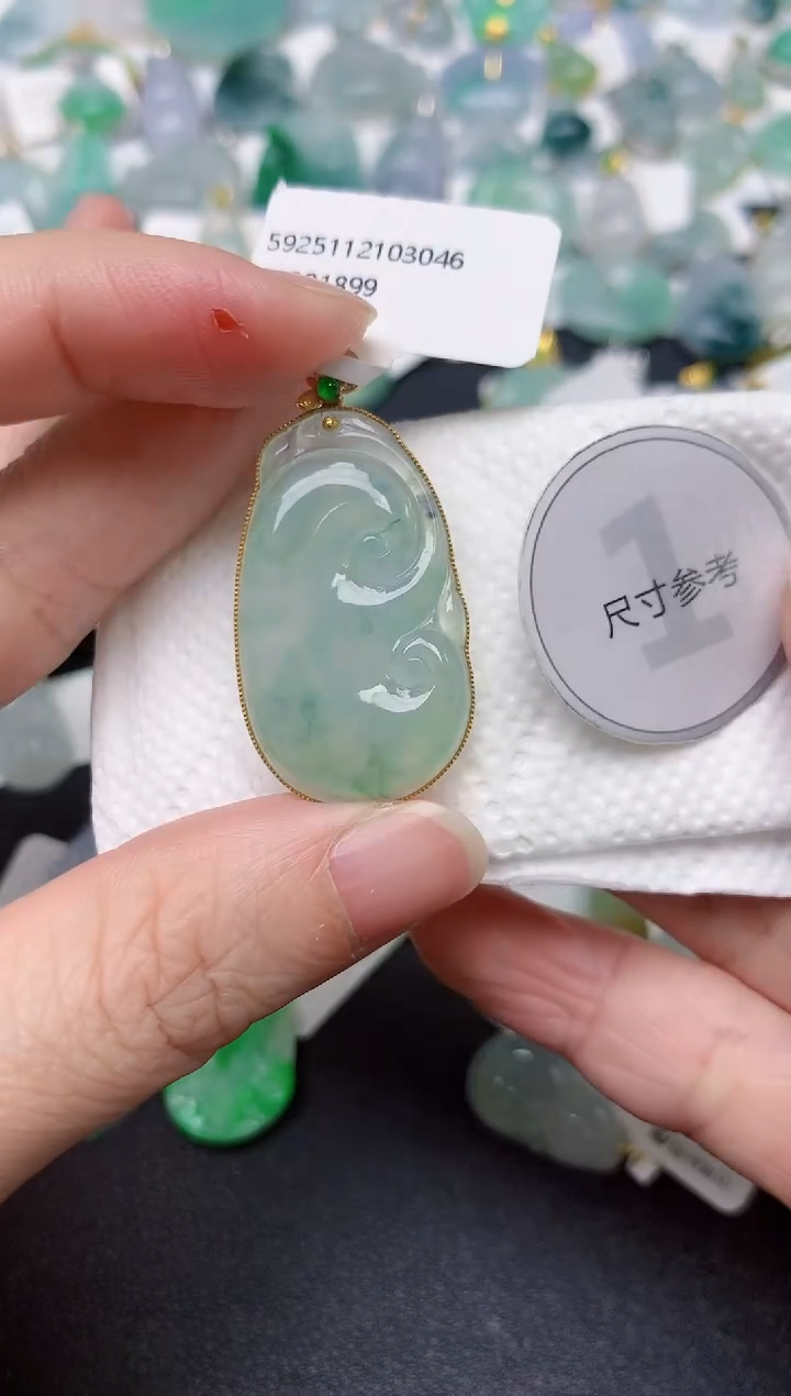 颈饰18K金镶嵌翡翠天然缅甸A货翡翠