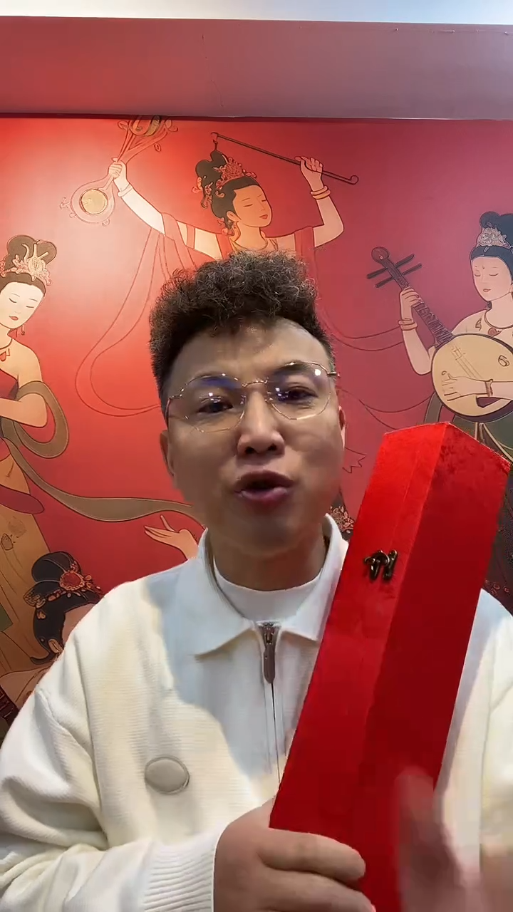 国画张巨富 带锦盒   黄底梅兰竹菊四条屏