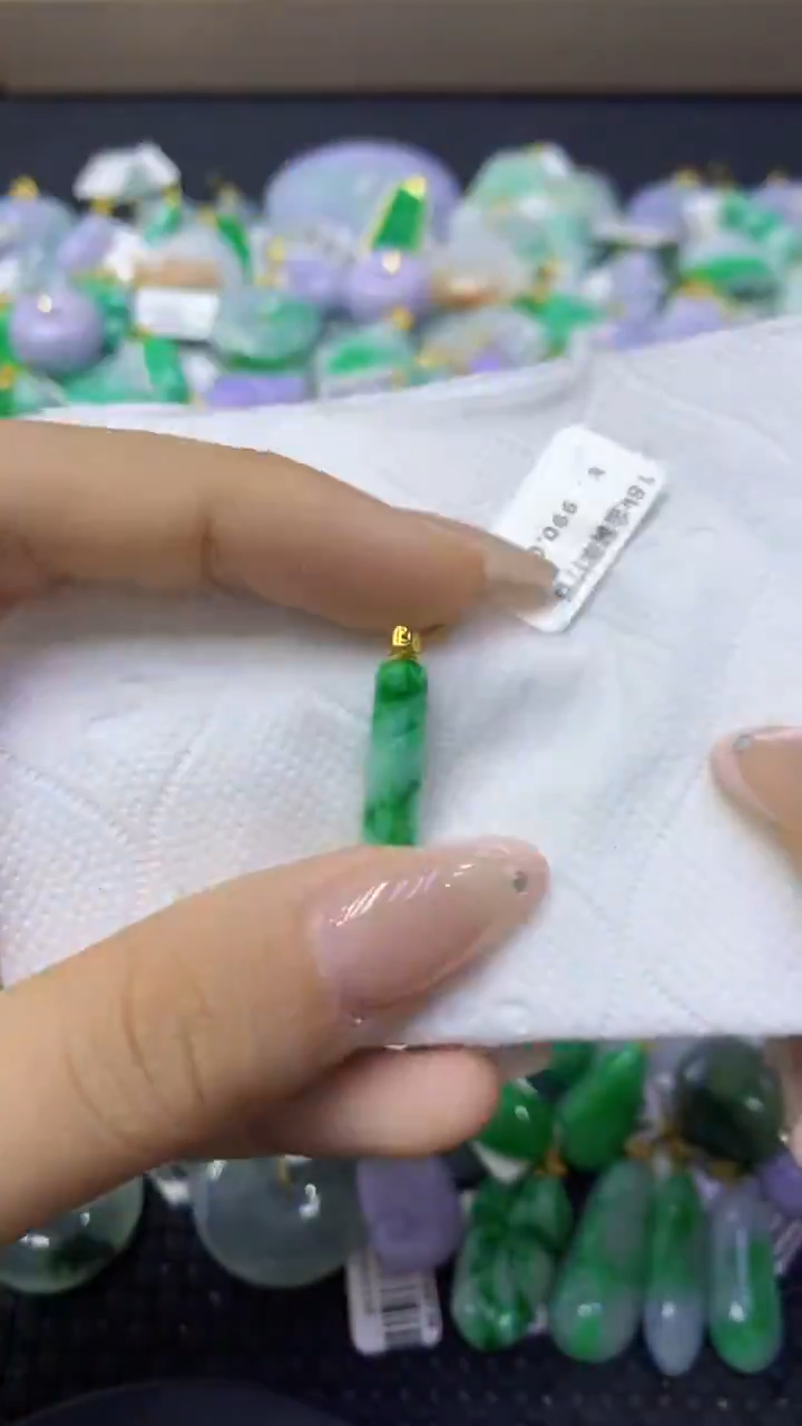 颈饰18K金镶嵌翡翠天然缅甸翡翠A货