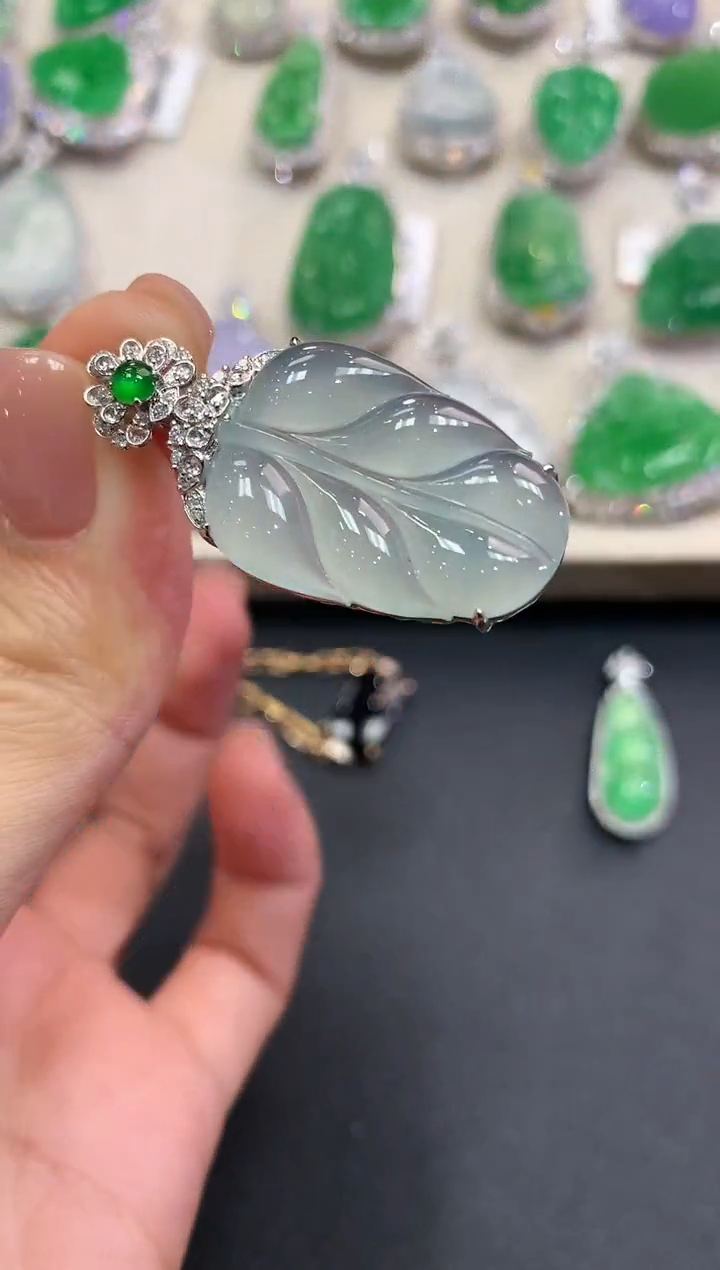 【闪购商品】翡翠吊坠(不含链)18K金镶嵌q55        