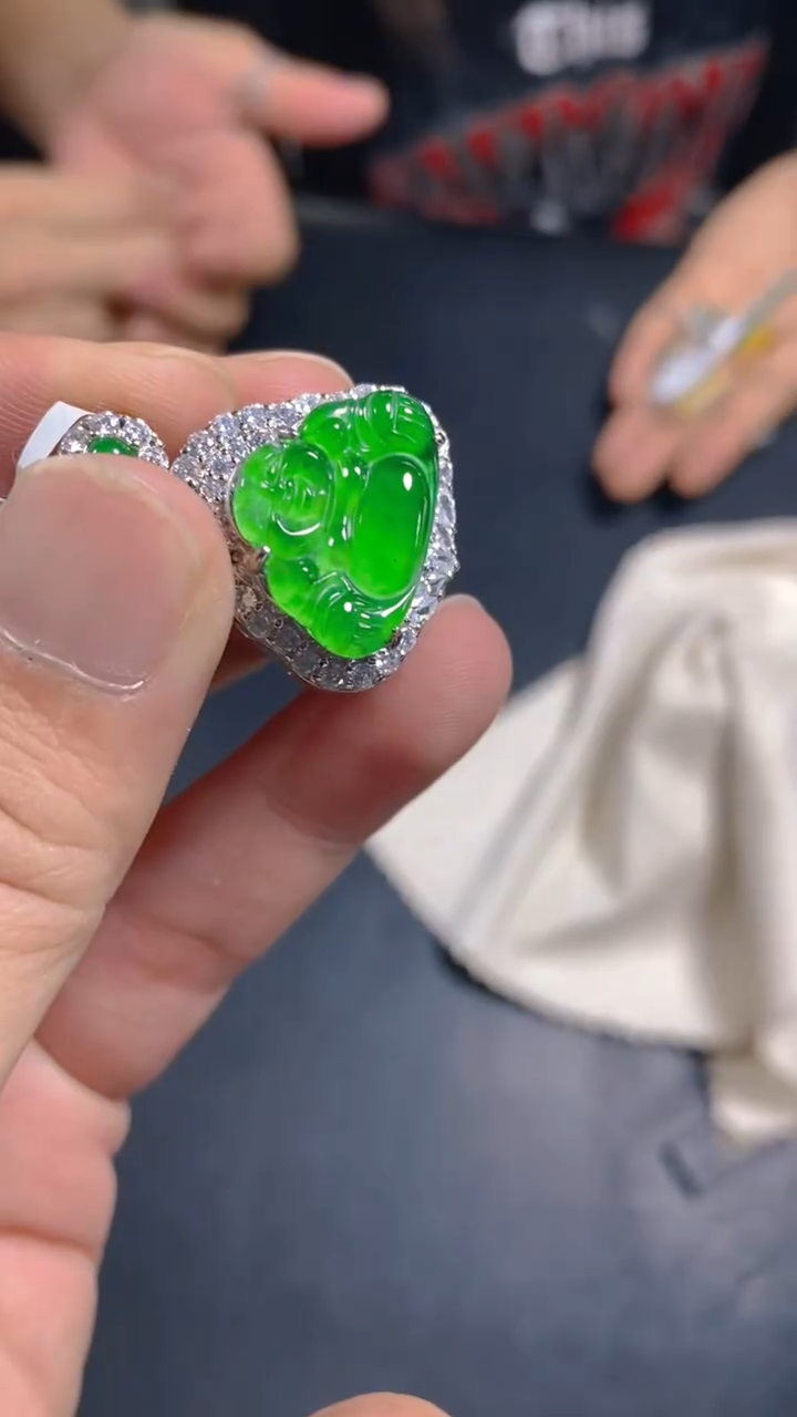 【闪购商品】翡翠吊坠(赠链)未镶嵌0933959635多样性发一