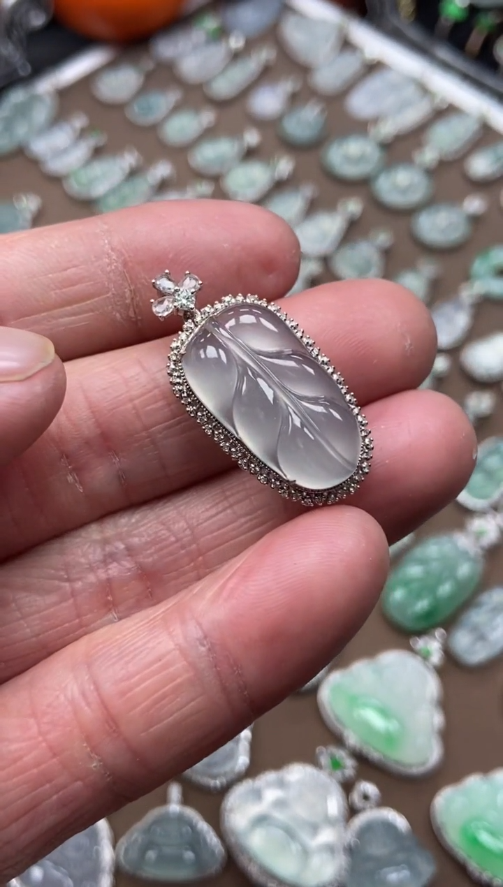 【闪购商品】翡翠吊坠(不含链)18K金镶嵌叶子