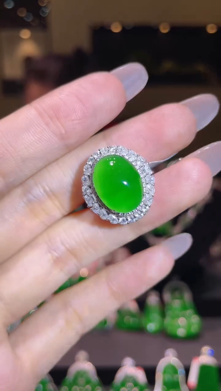 【闪购商品】翡翠吊坠(赠链)18K金镶嵌A28