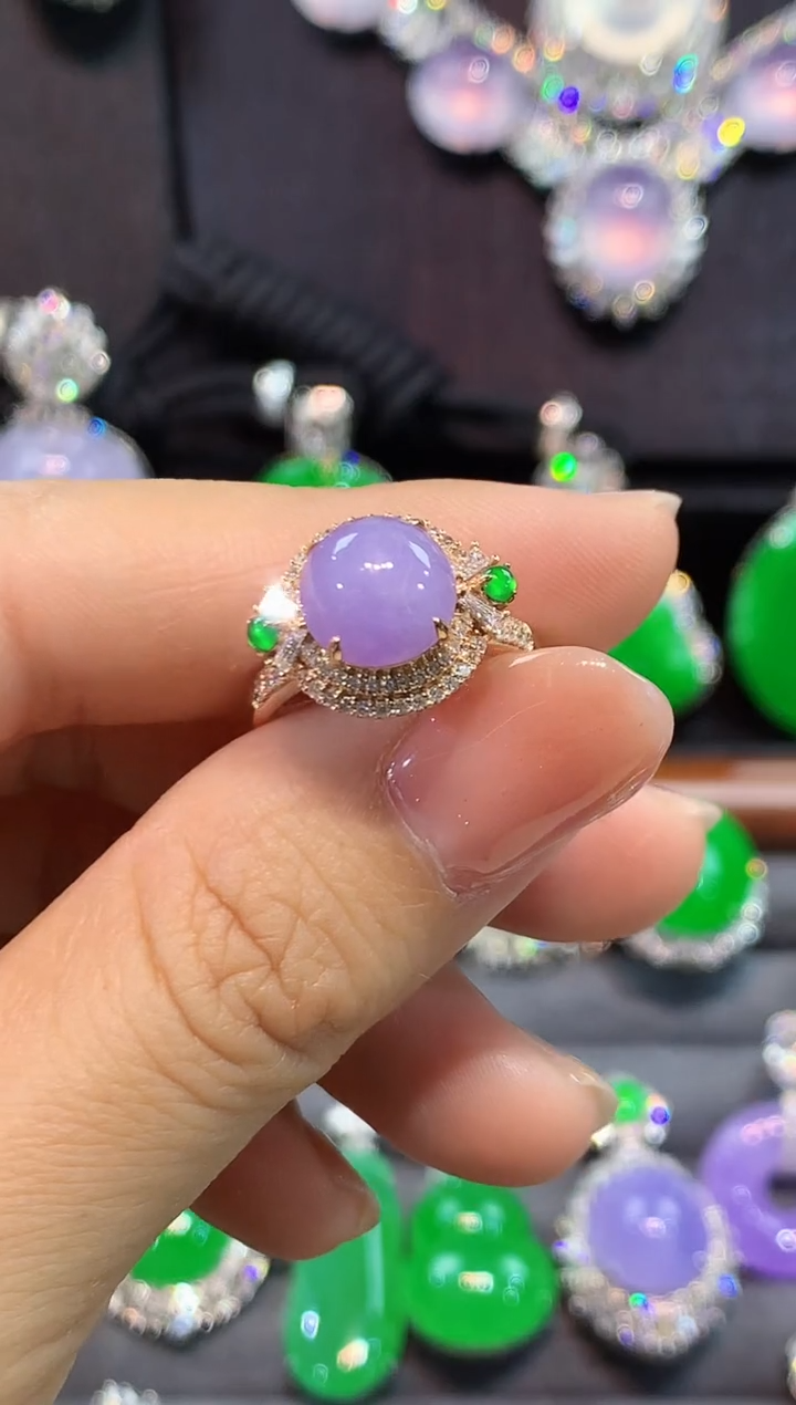 18K金镶嵌戒指翡翠戒指