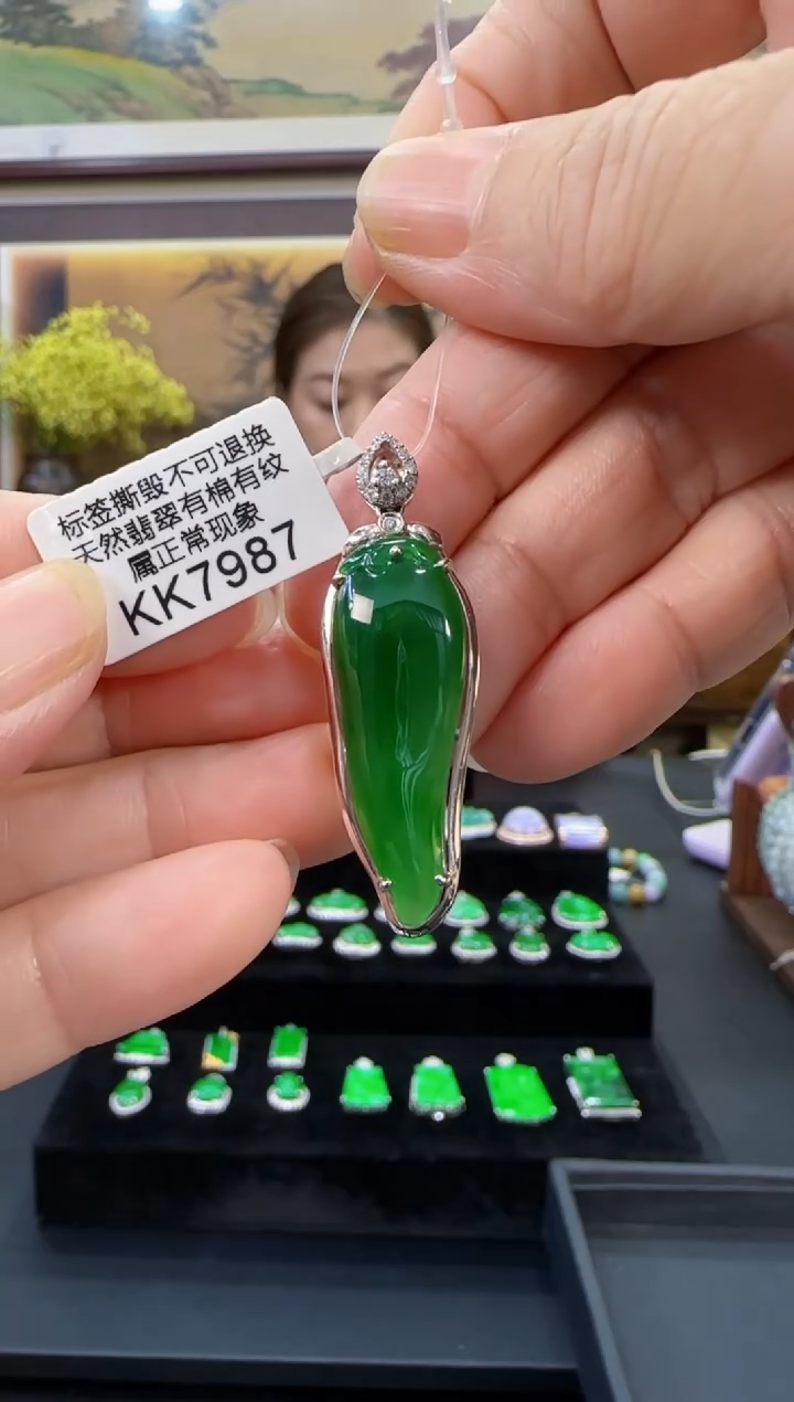 颈饰18K金镶嵌翡翠KK7987辣椒