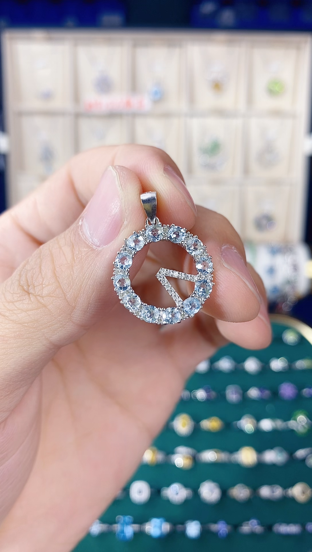 【闪购商品】海蓝宝石吊坠(赠链)银S925镶嵌带证书带链子