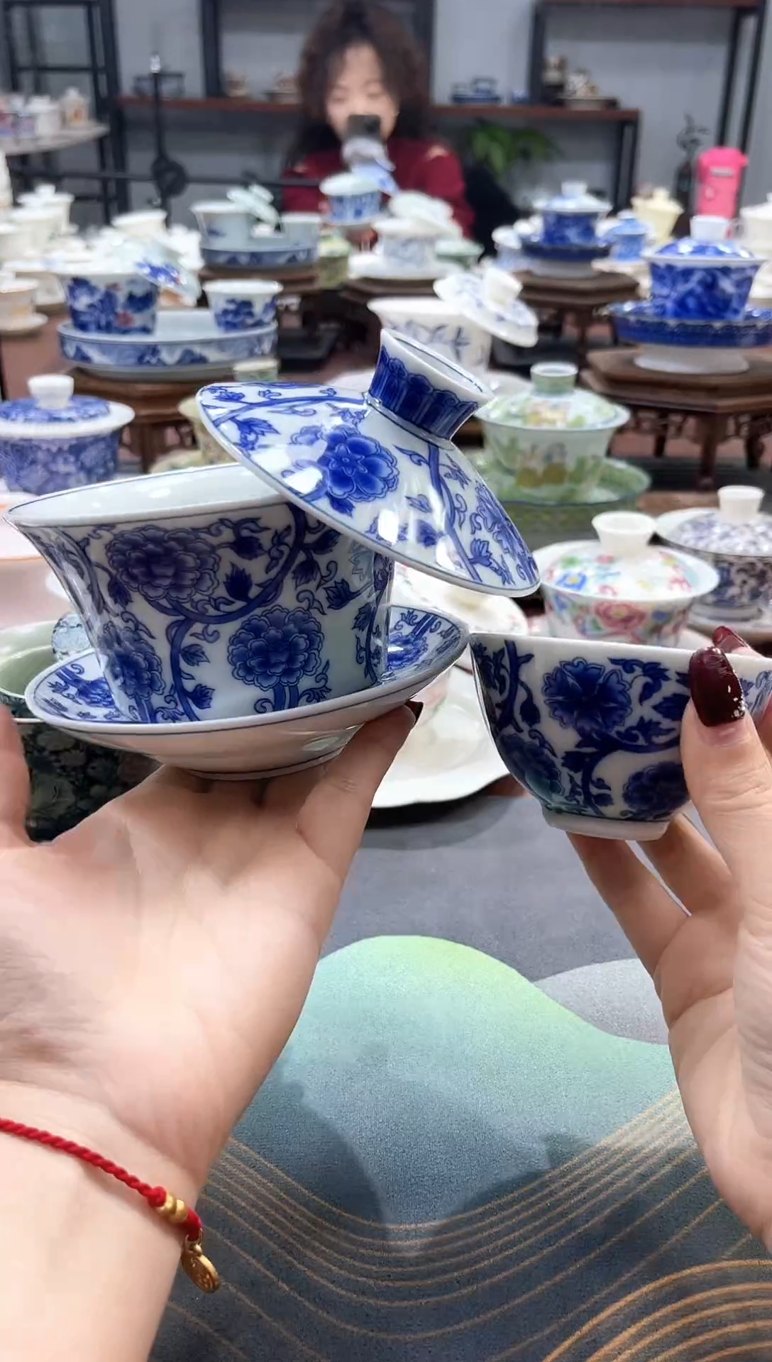 【闪购商品】320釉下彩仿古缠枝莲盖碗+1杯