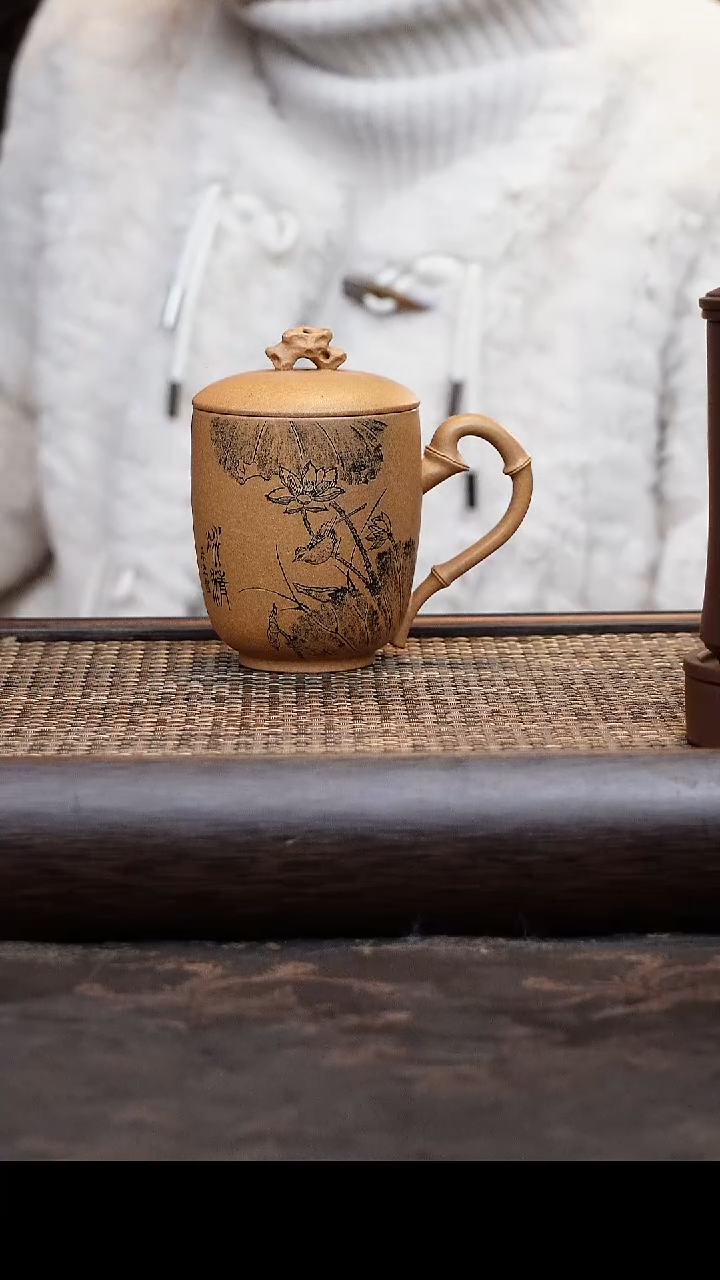 【闪购商品】紫砂茶杯黄金段刻绘荷花