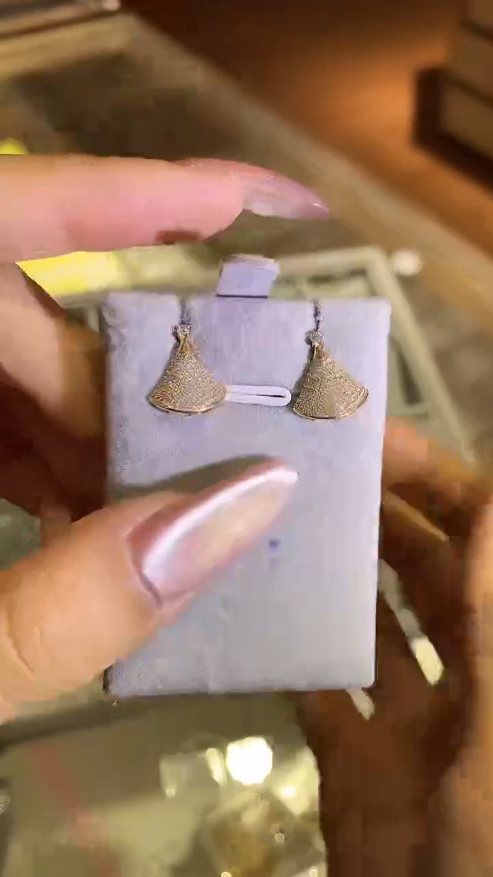 【闪购商品】钻石耳饰18K金镶嵌钻石耳饰