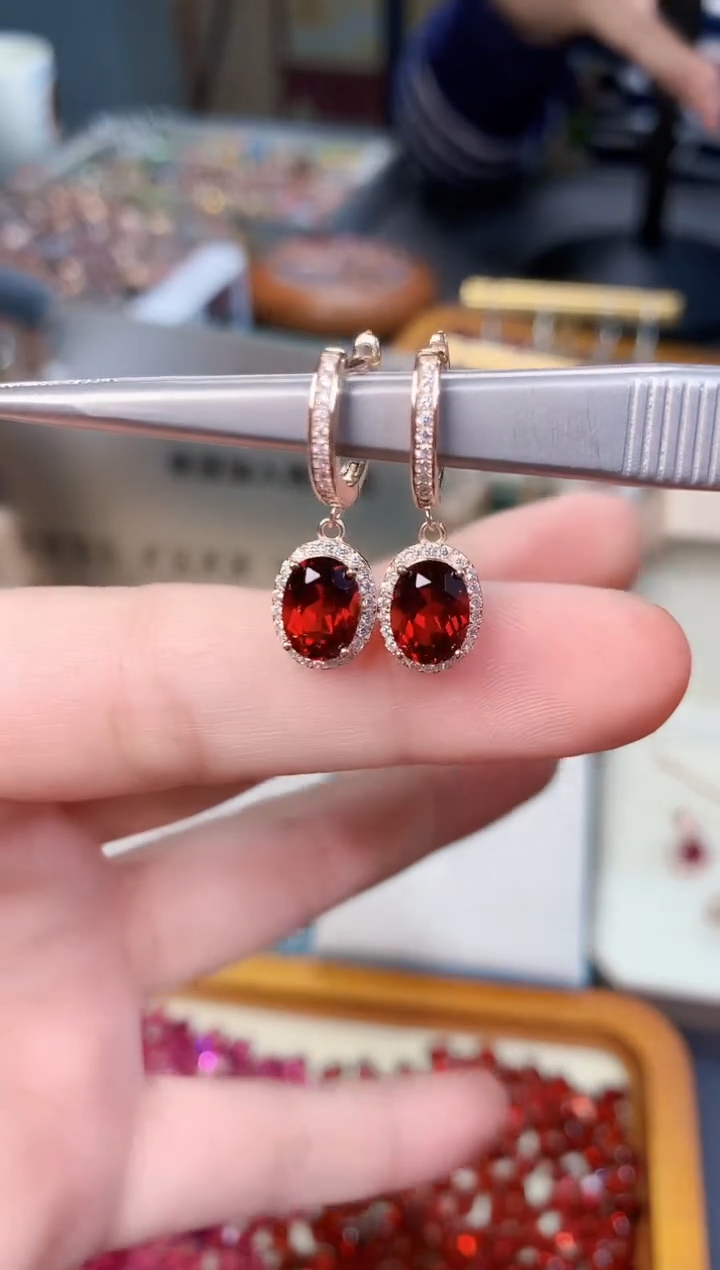 【闪购商品】石榴石耳扣银S925镶嵌天然