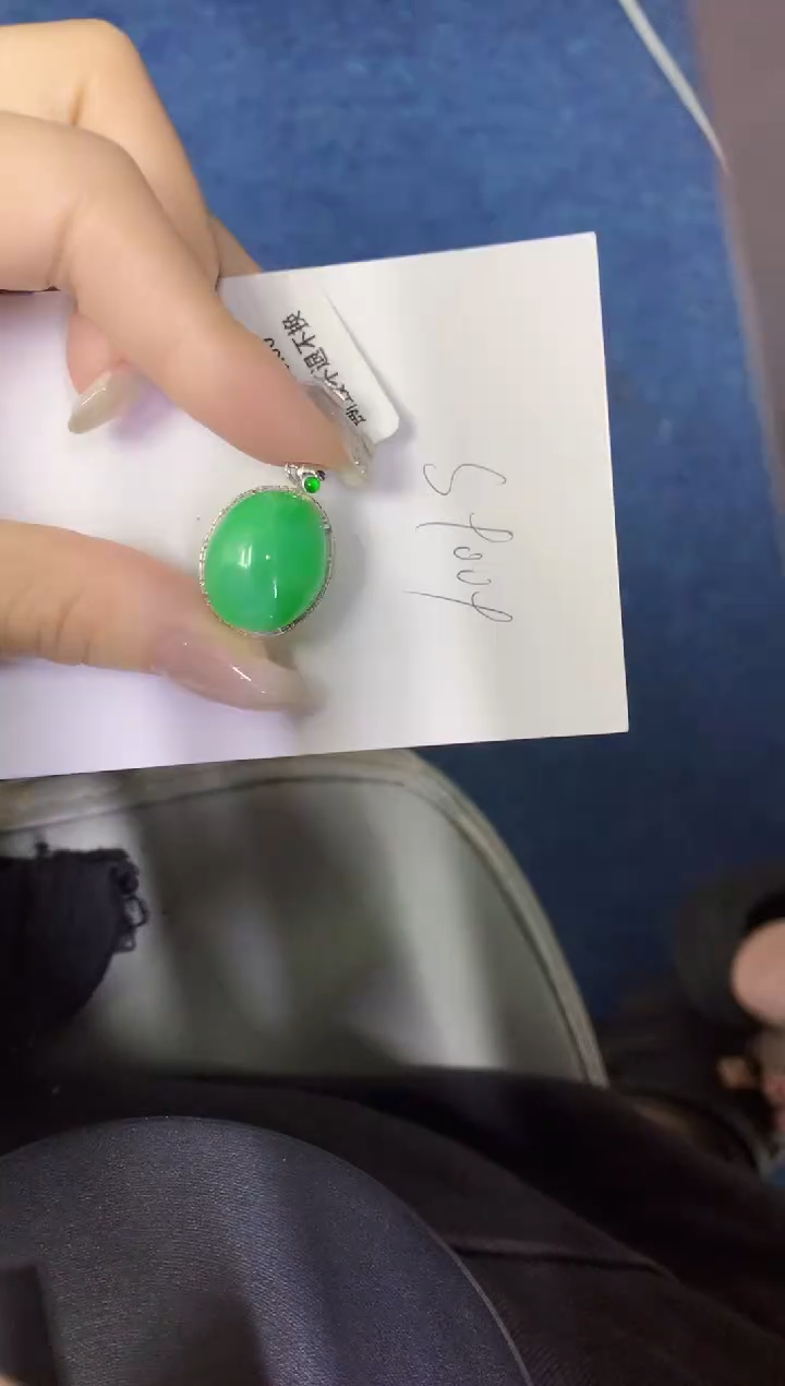 翡翠18K金镶嵌颈饰缅甸天然翡翠A货