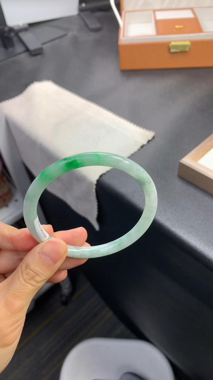 未镶嵌手镯（圆镯）翡翠退货需手镯吊牌标签完好