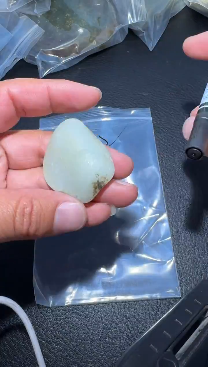 未镶嵌和田玉（糖玉）挂件和田玉