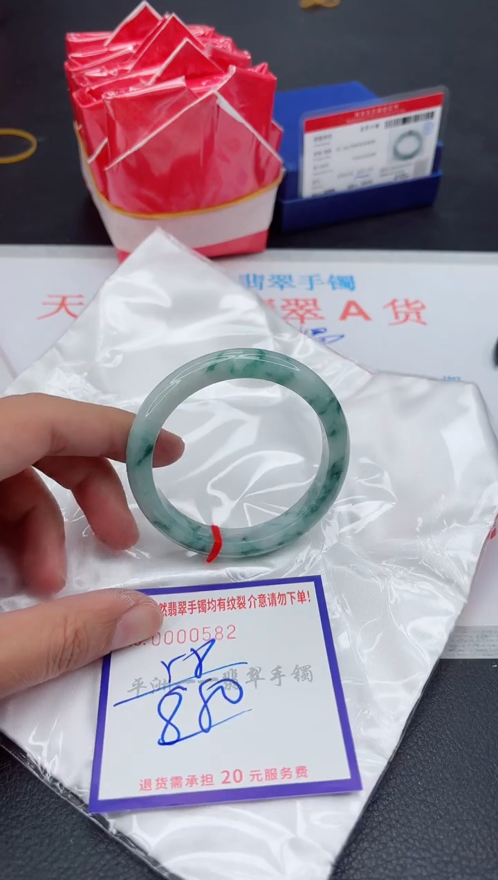 未镶嵌手镯翡翠1