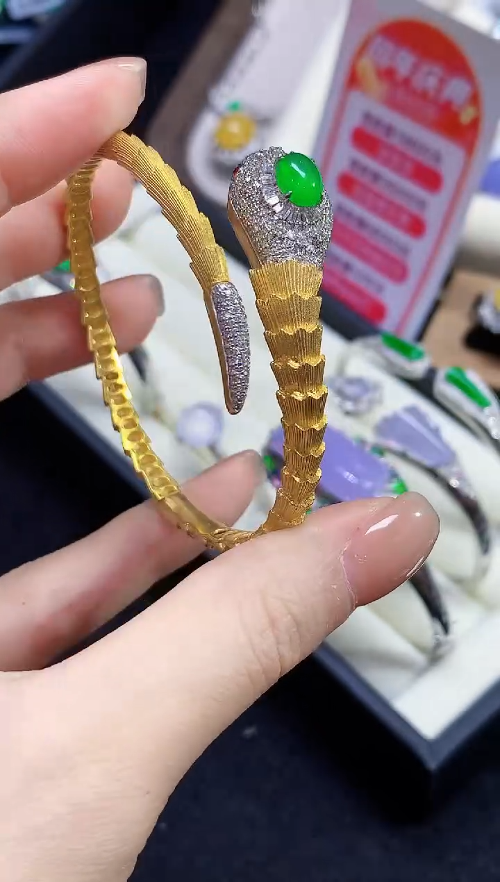 18K金镶嵌手镯翡翠K