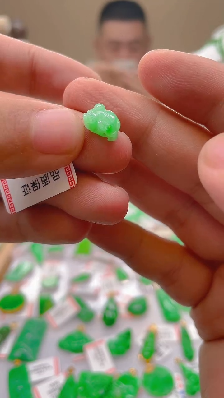 翡翠未镶嵌颈饰天然翡翠A货，支持复检
