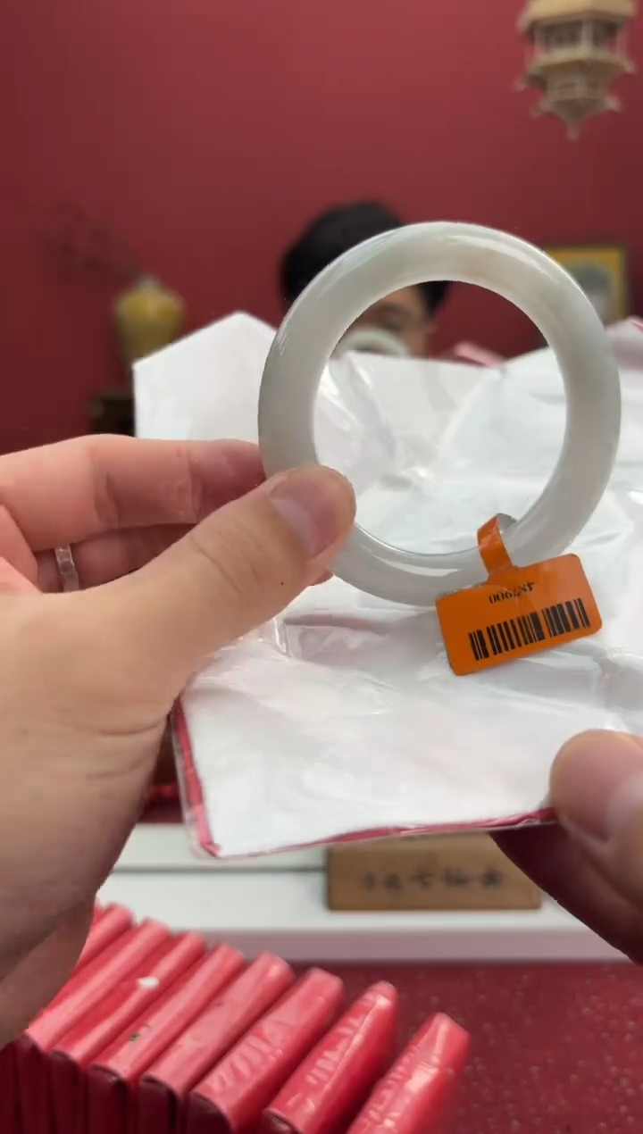 【闪购商品】翡翠手镯（圆镯）未镶嵌10手镯