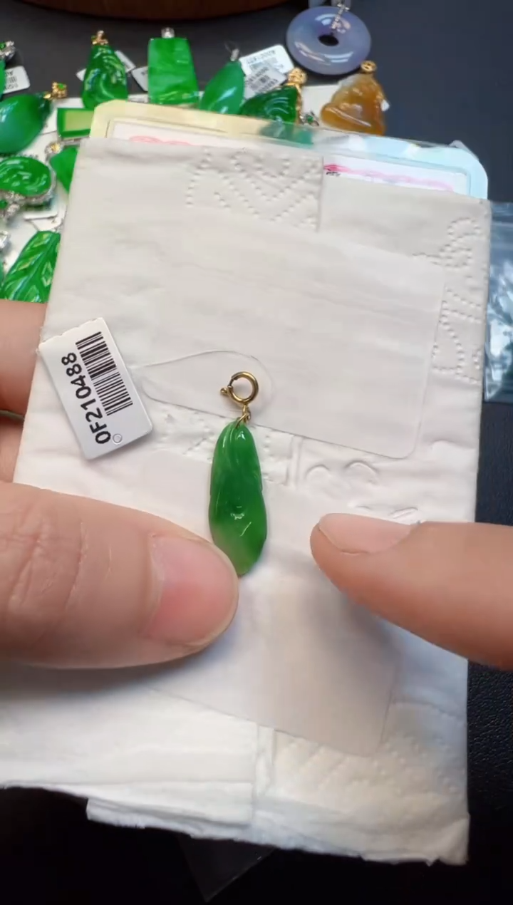 【闪购商品】翡翠吊坠(不含链)18K金镶嵌吊坠