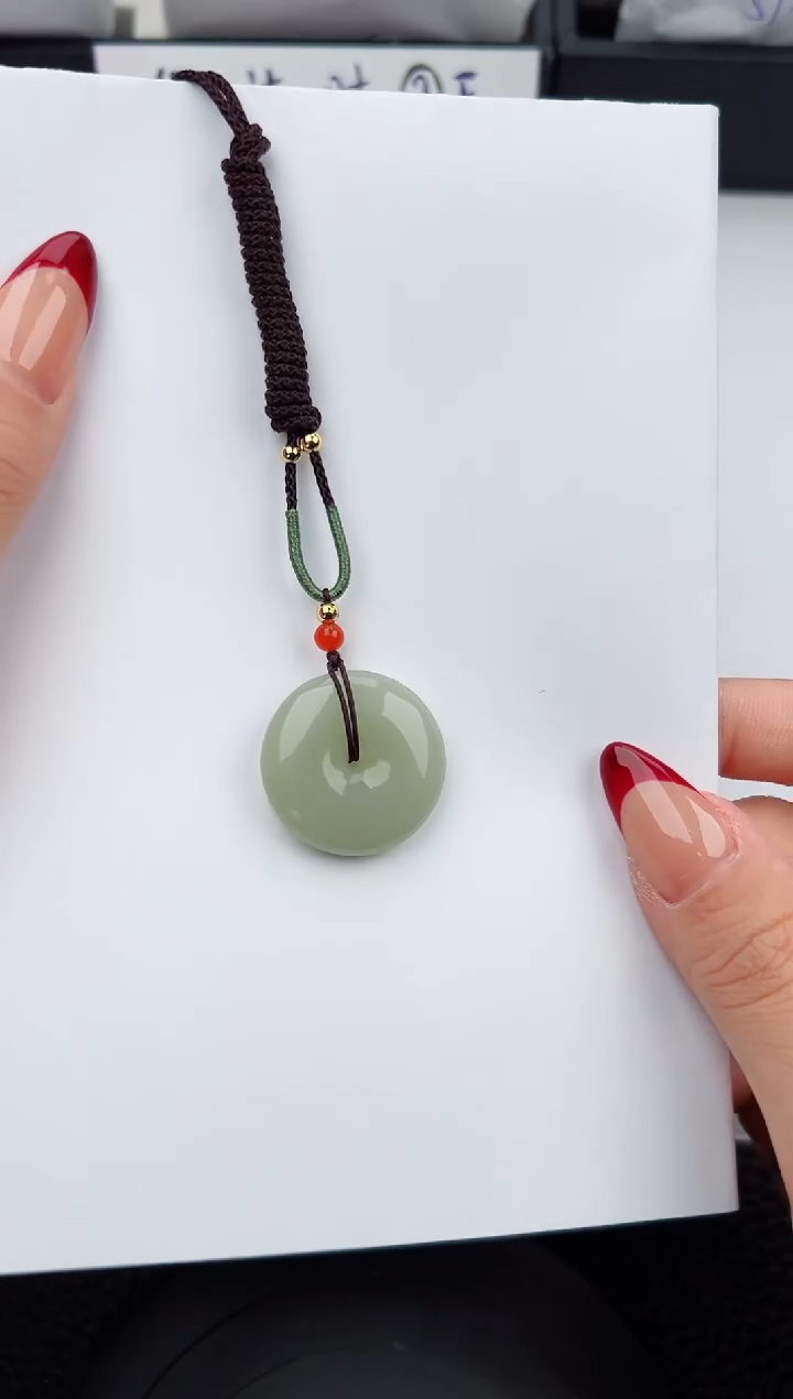 【闪购商品】和田玉吊坠(赠链)未镶嵌033微色差T