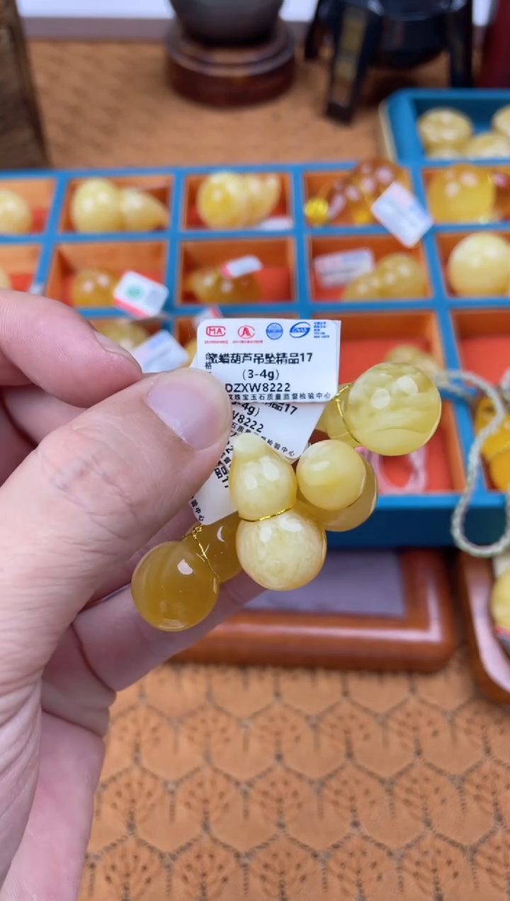 【闪购商品】琥珀裸石未镶嵌DZWY8222多样性发其中一件