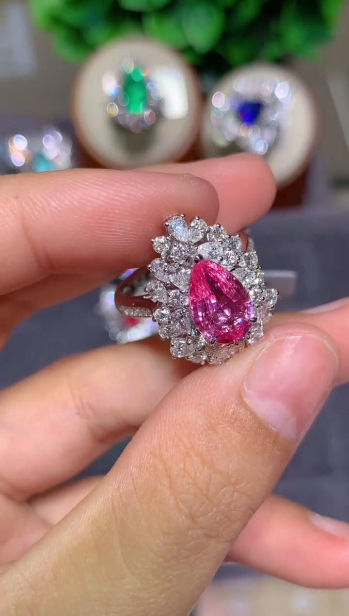 戒指彩色蓝宝石18K金镶嵌2.04CT