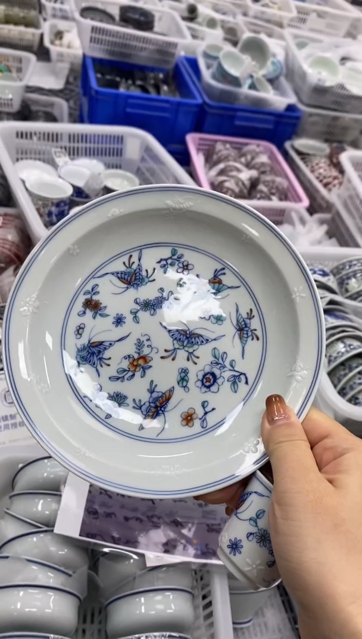 陶瓷斗彩蝴蝶壶承口17.5