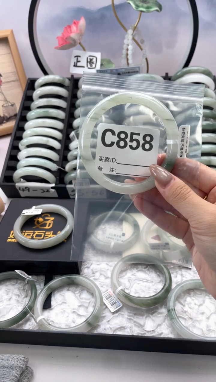 石英质玉（天山翠）手镯未镶嵌858