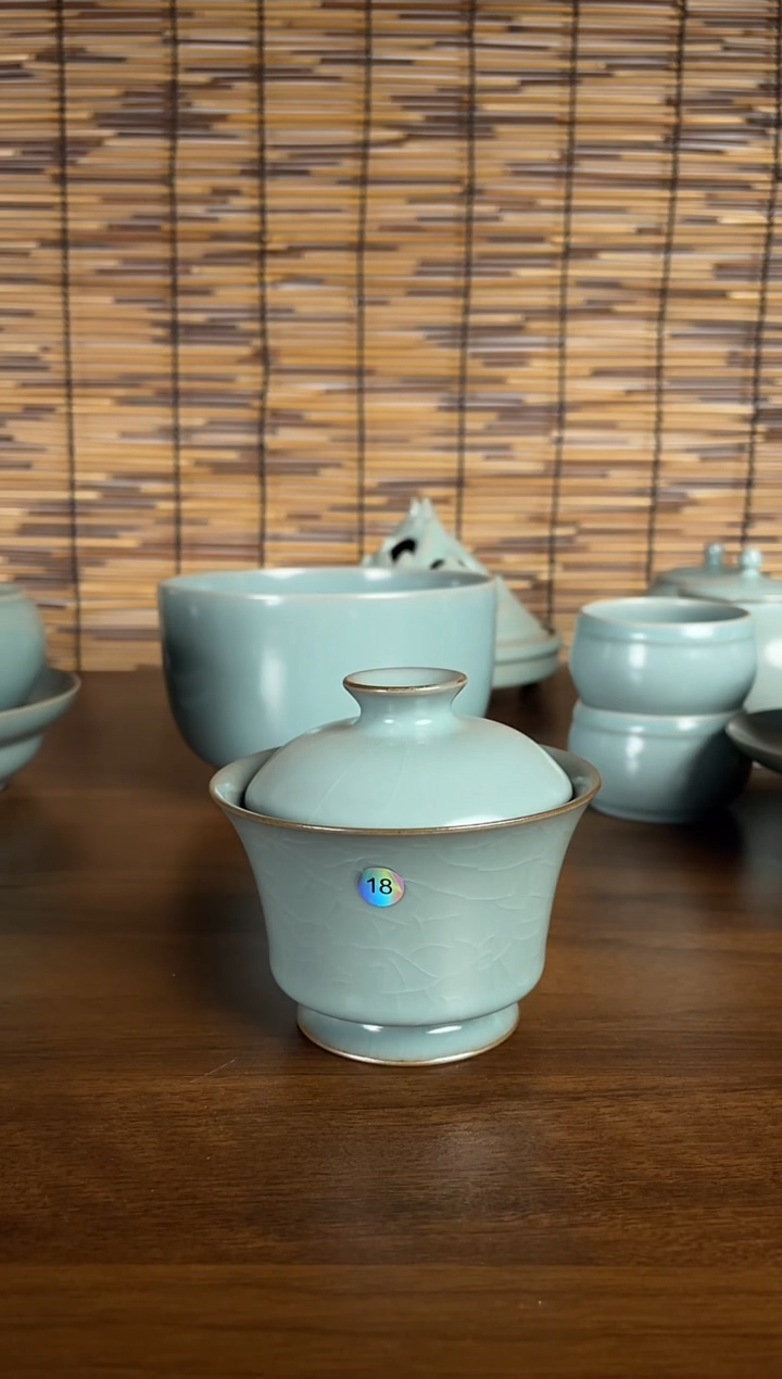 其他瓷用****4铁胎马蹄盖碗微瑕