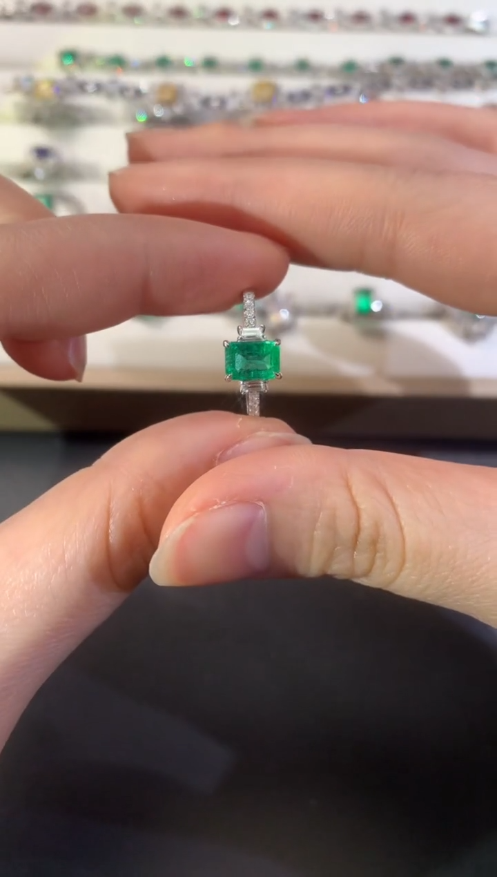 【闪购商品】祖母绿戒指18K金镶嵌R1|5800